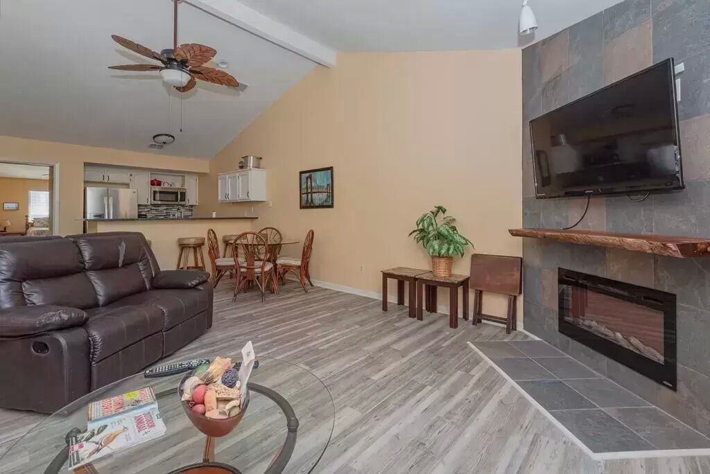 Photo of Livingroom in City-by-the Sea