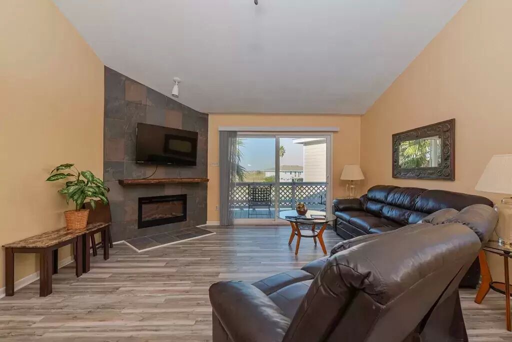 Photo of Livingroom in City-by-the Sea