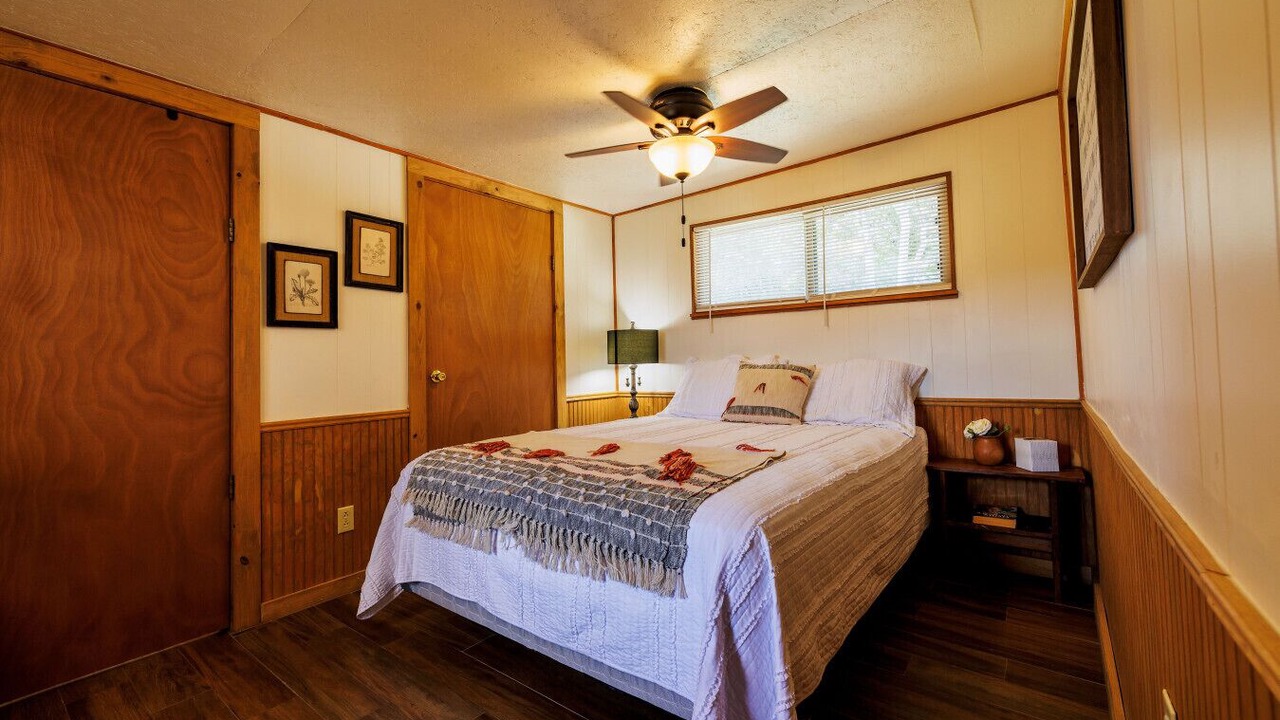 Photo of Bedroom in Uvalde