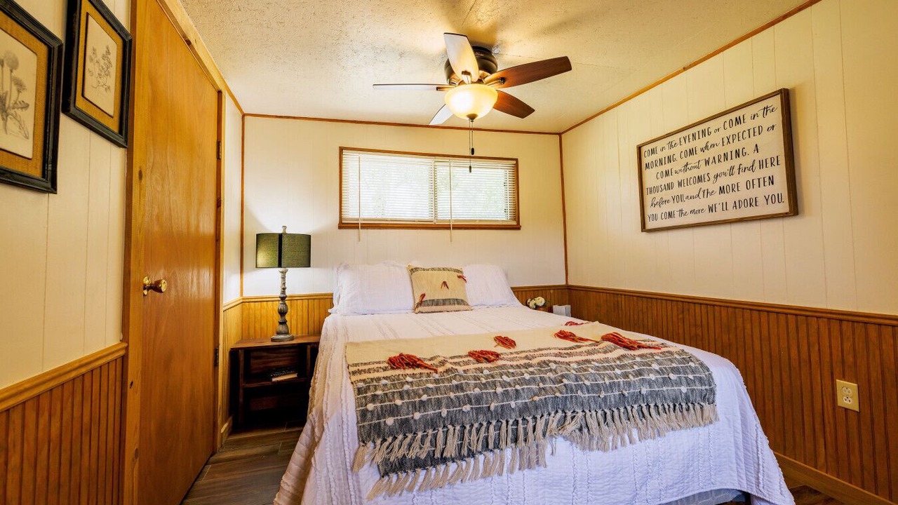Photo of Bedroom in Uvalde