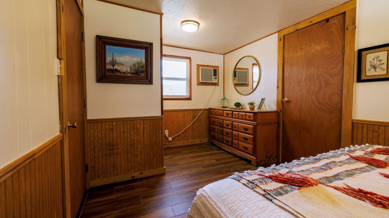 Photo of Bedroom in Uvalde