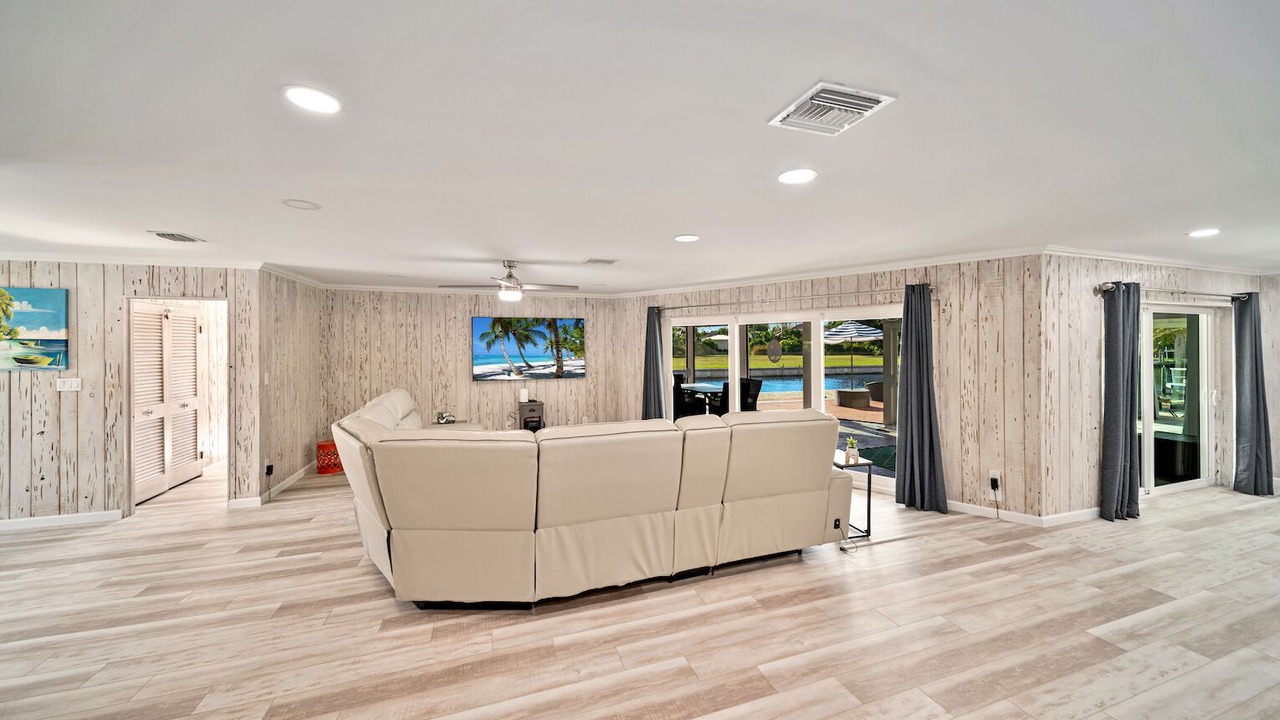 Photo of Livingroom in Iona Shores