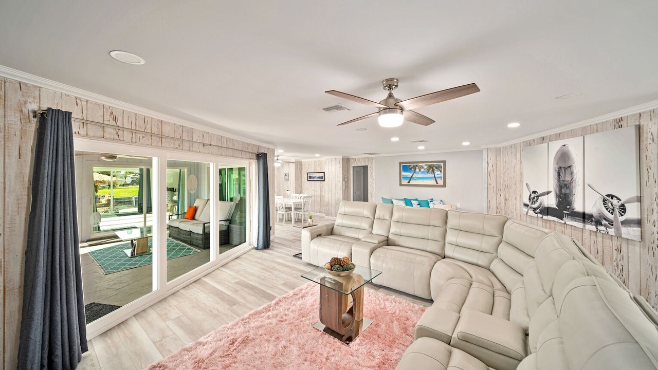 Photo of Livingroom in Iona Shores