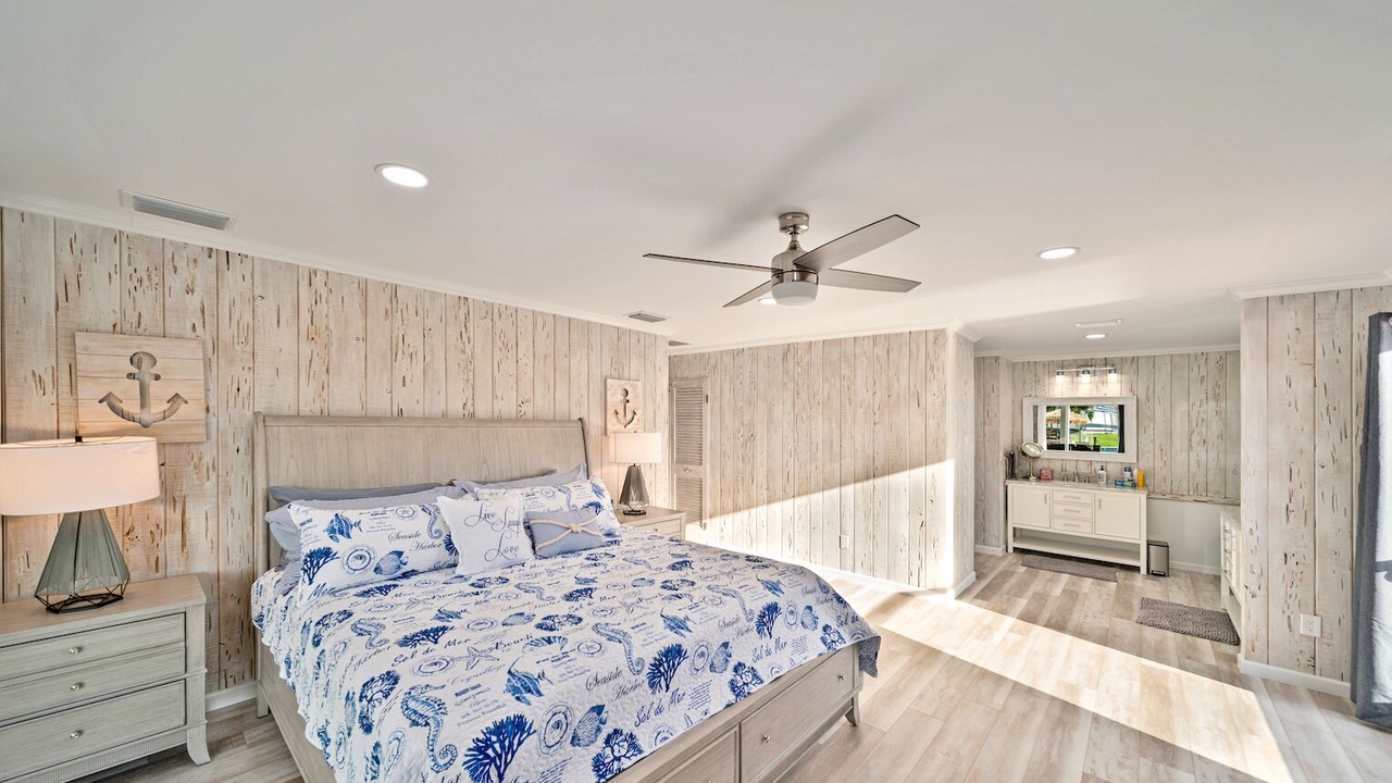 Photo of Bedroom in Iona Shores