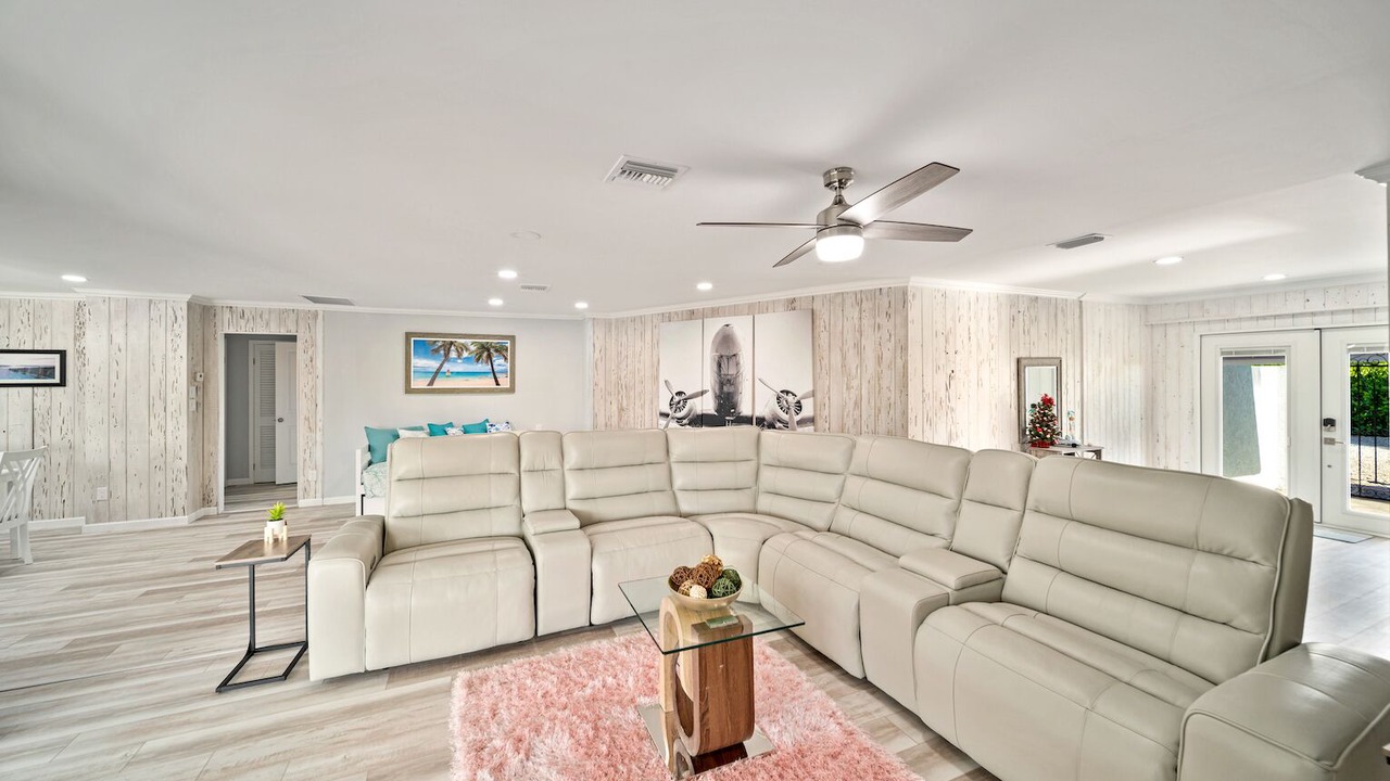 Photo of Livingroom in Iona Shores