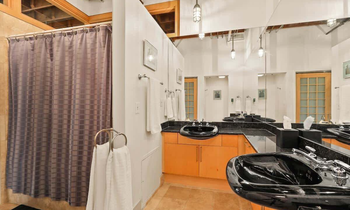 Photo of Bathroom in Downtown Austin