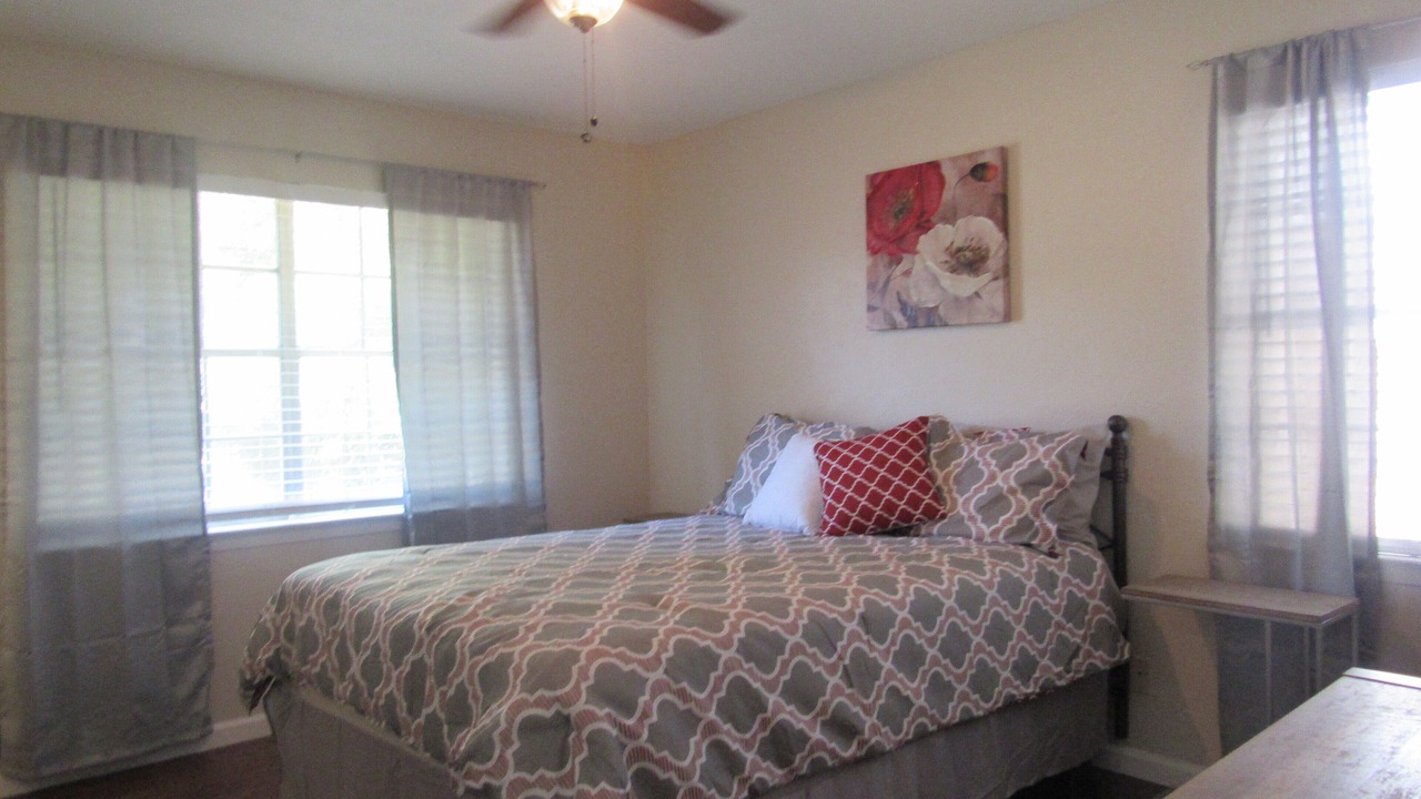 Photo of Bedroom in Garland