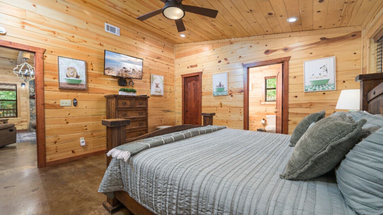 Photo of Bedroom in Hochatown