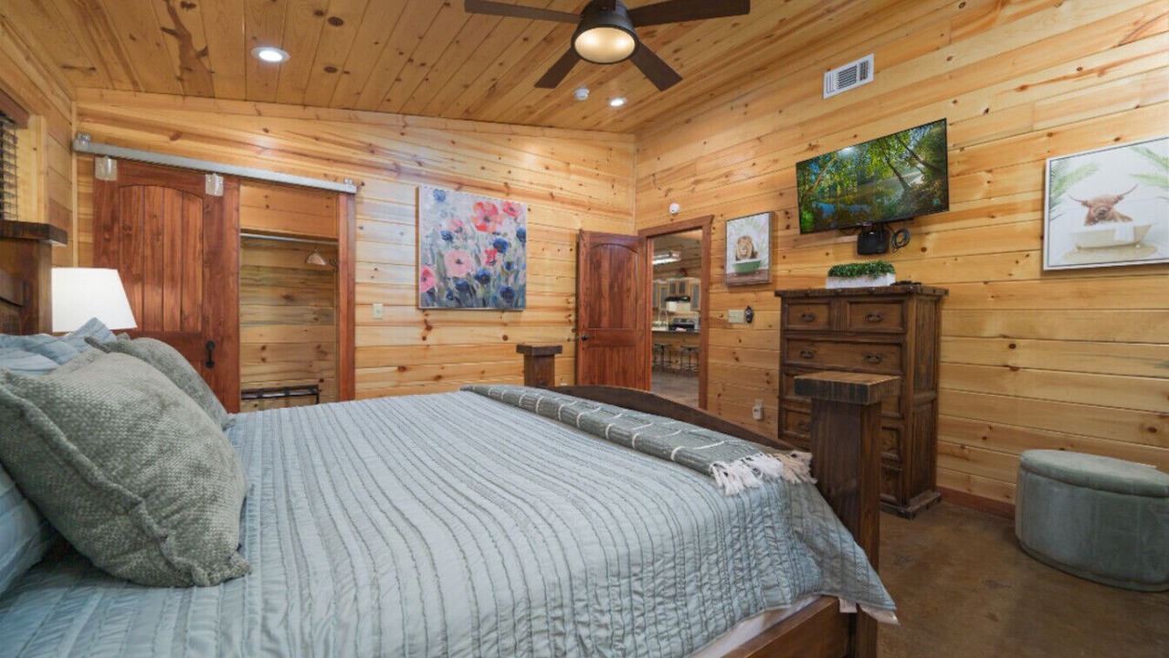 Photo of Bedroom in Hochatown