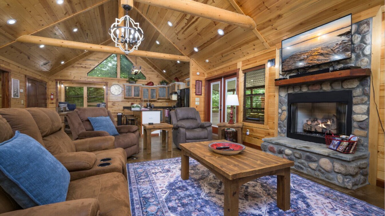 Photo of Livingroom in Hochatown