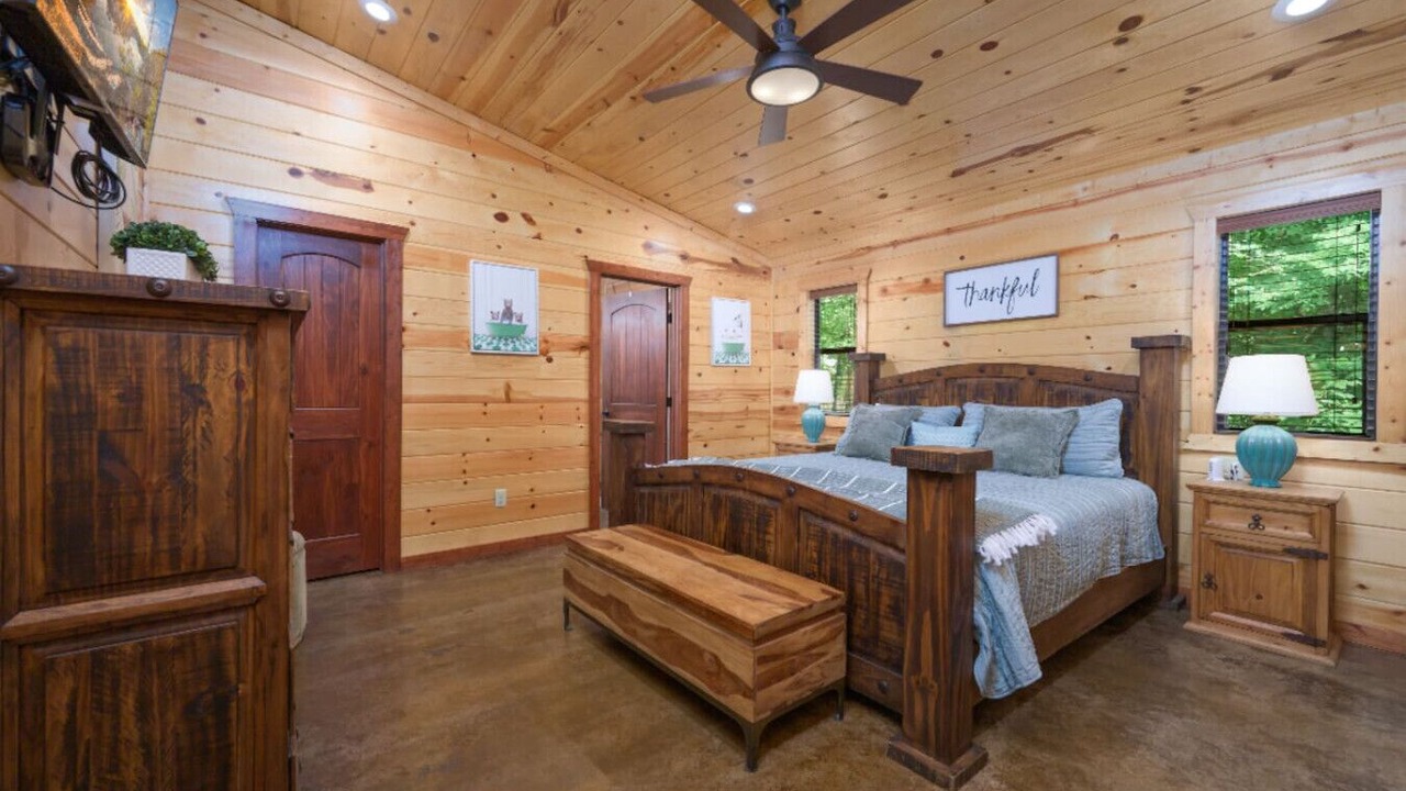 Photo of Bedroom in Hochatown