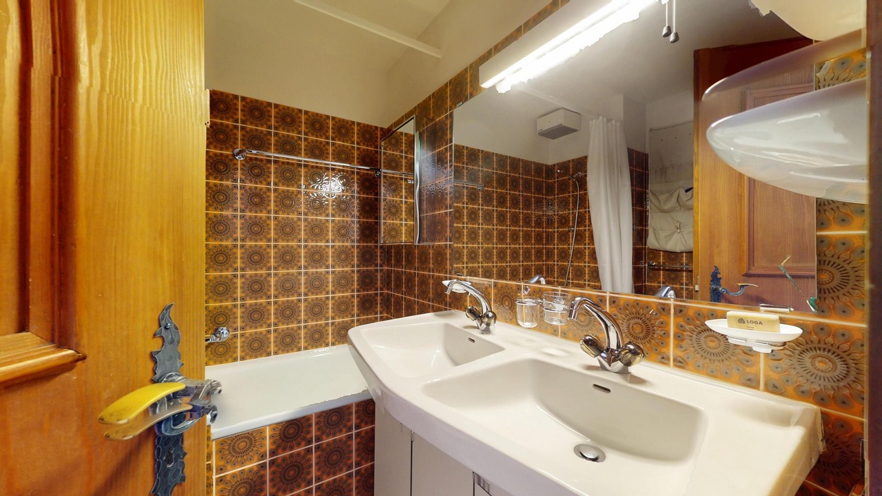 Photo of Bathroom in Samedan