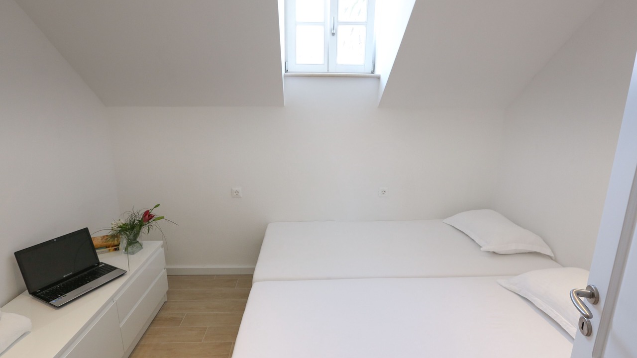 Photo of Bedroom in Pile