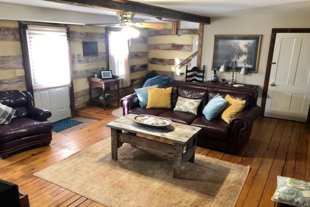 Photo of Livingroom in Lovettsville
