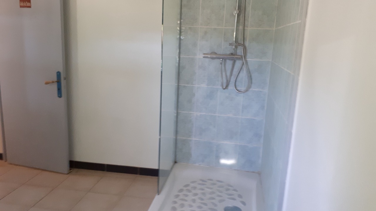 Photo of Bathroom in Louchy-Montfand