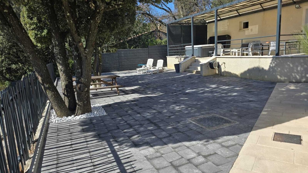 Photo of Patio Balcony in Mornas