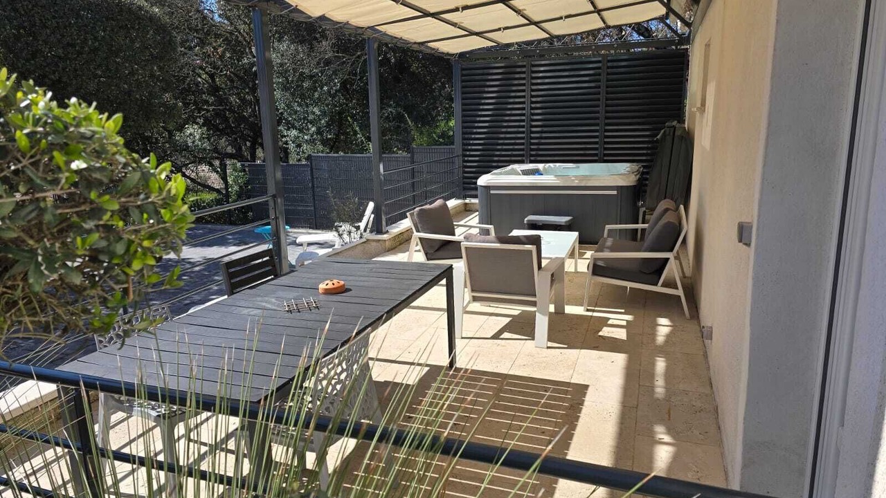 Photo of Patio Balcony in Mornas