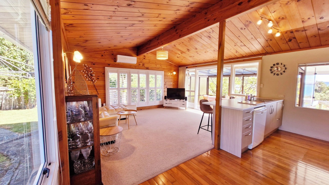 Photo of Livingroom in Algies Bay