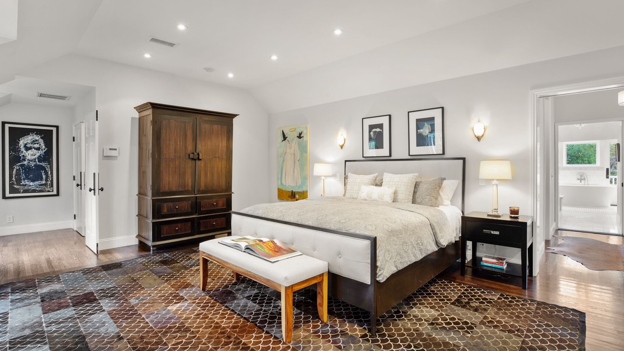 Photo of Others in Toluca Lake