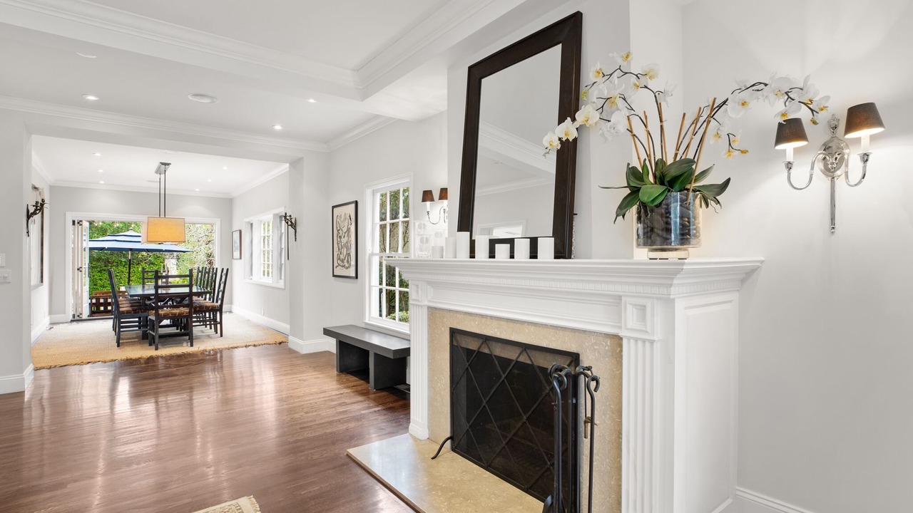 Photo of Livingroom in Toluca Lake