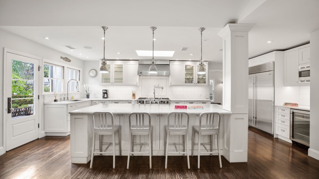 Photo of Bedroom in Toluca Lake