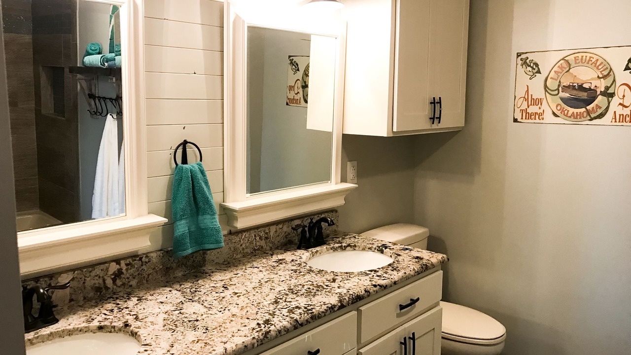 Photo of Bathroom in Canadian