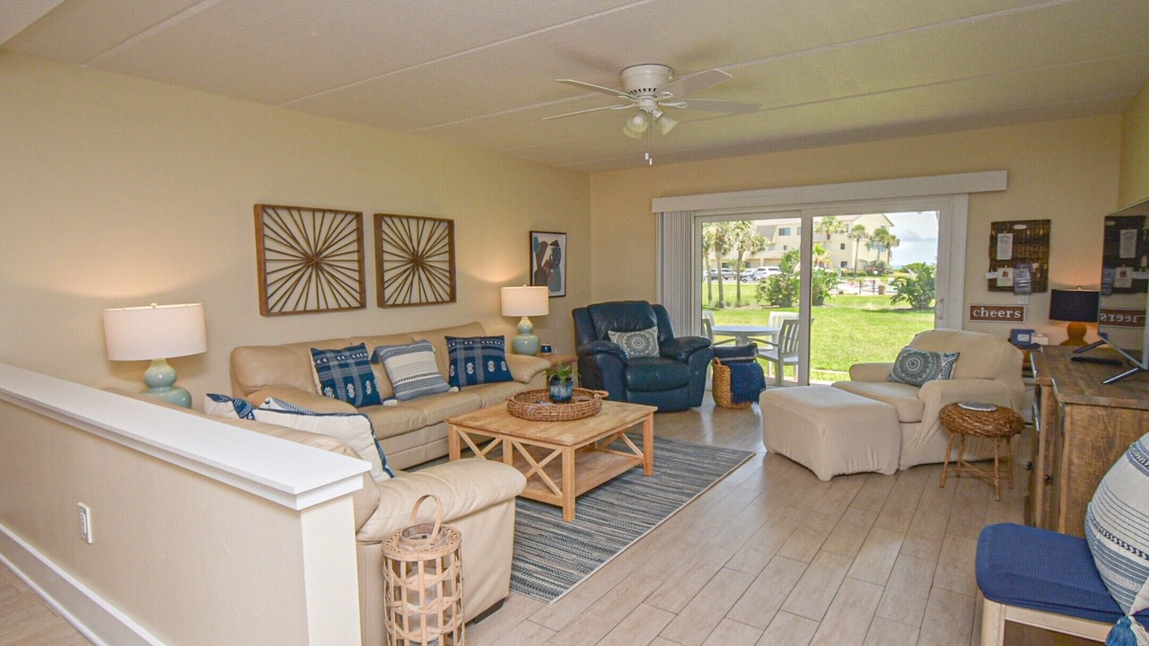Photo of Livingroom in Crescent Beach