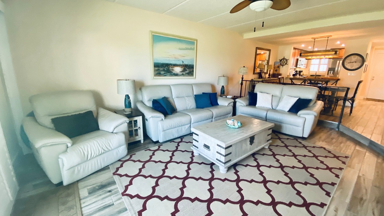 Photo of Livingroom in Crescent Beach
