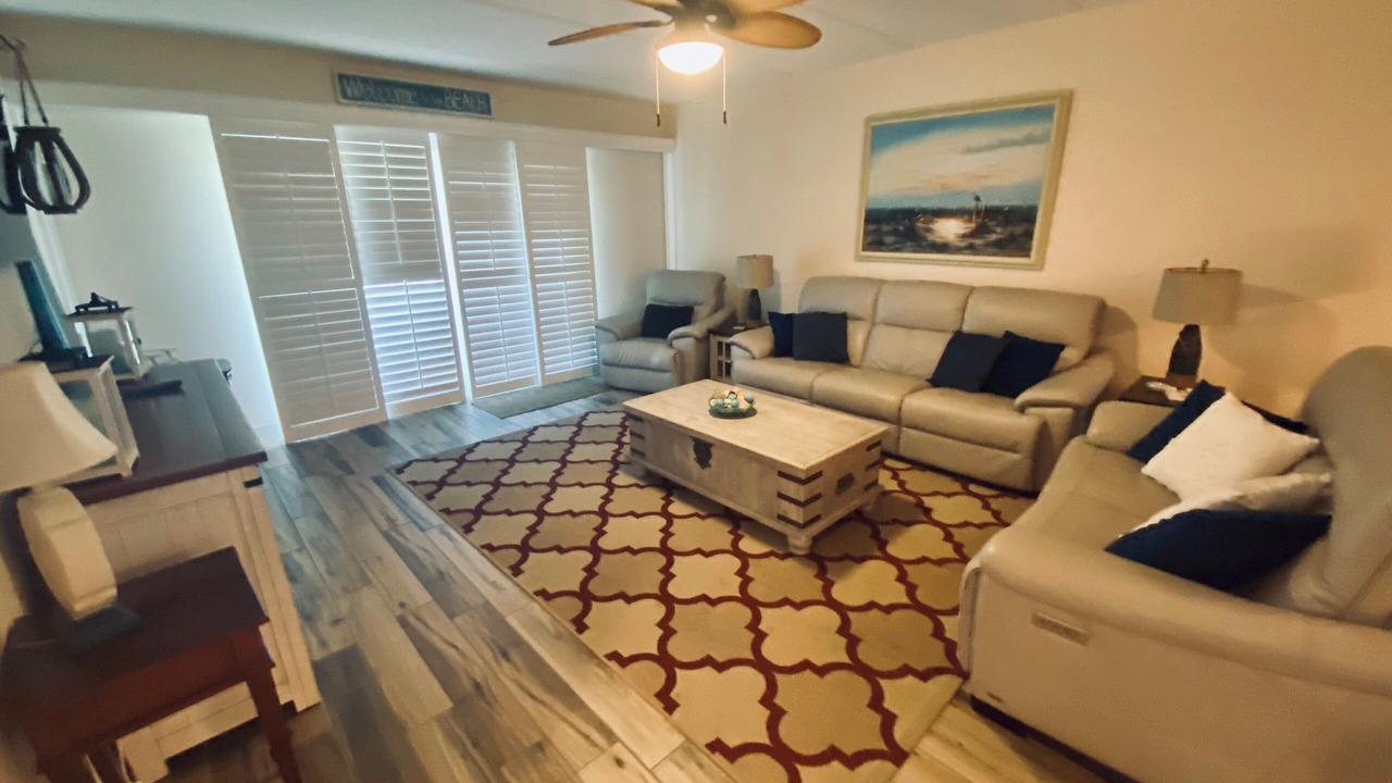 Photo of Livingroom in Crescent Beach