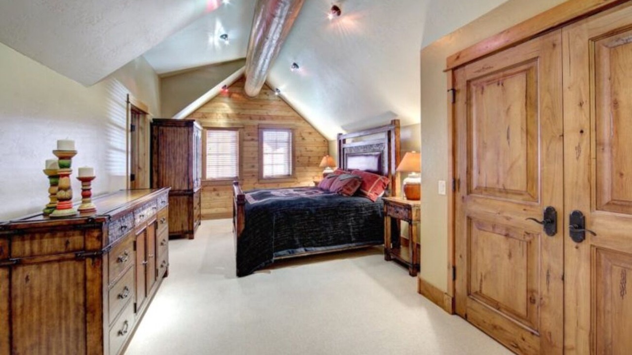 Photo of Others in Victor