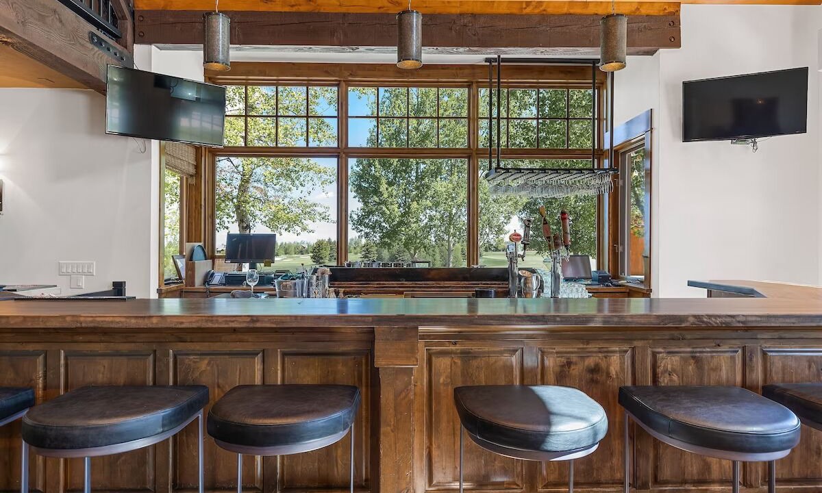 Photo of Others in Victor