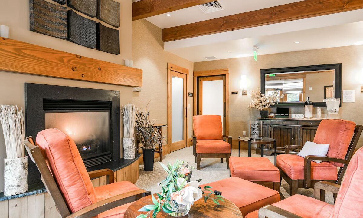 Photo of Others in Victor