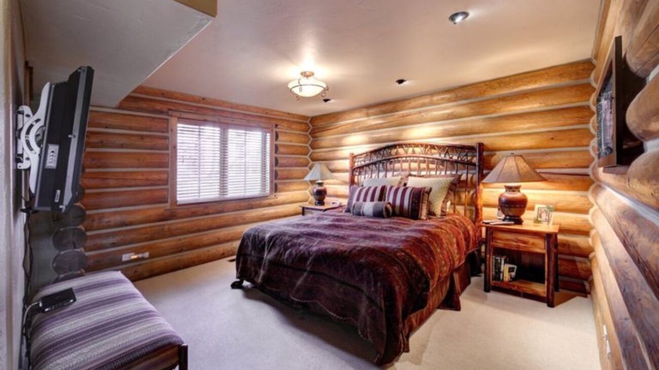 Photo of Others in Victor