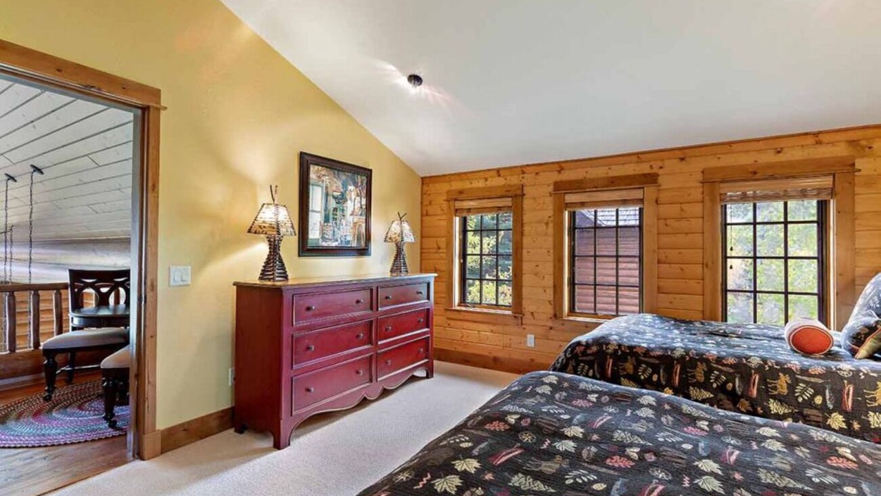 Photo of Others in Victor