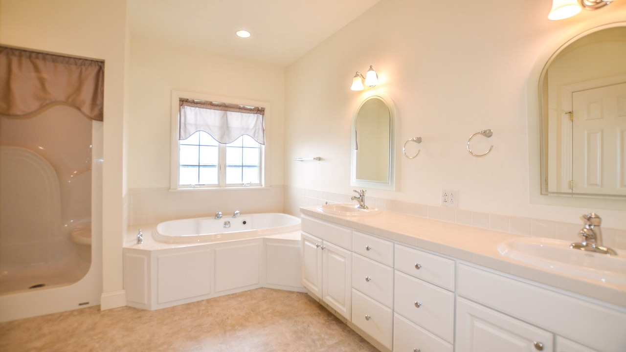 Photo of Bathroom in Romulus