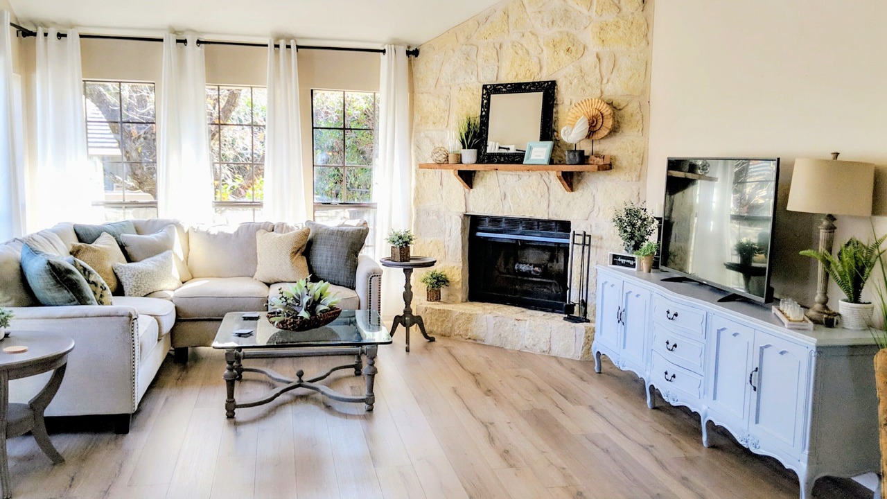 Photo of Livingroom in Horseshoe Bay