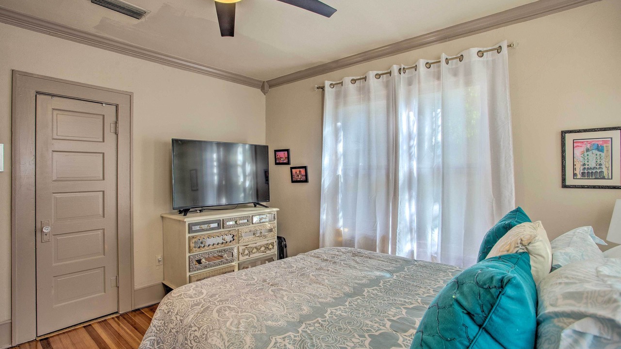 Photo of Bedroom in Lower Greenville