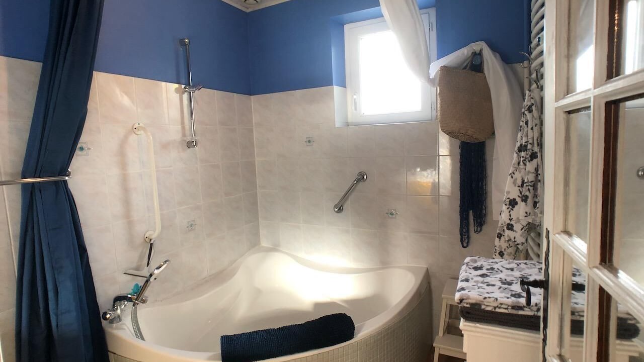 Photo of Bathroom in Saint-Laurent-de-Terregatte