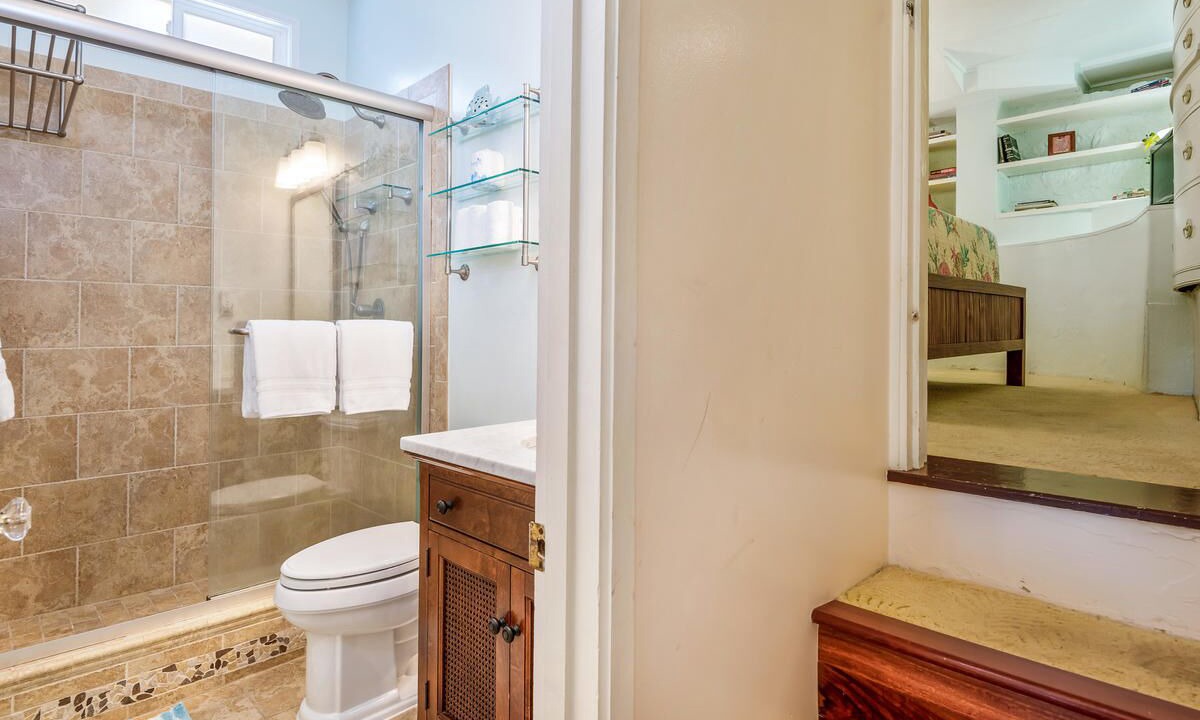 Photo of Bathroom in Manoa