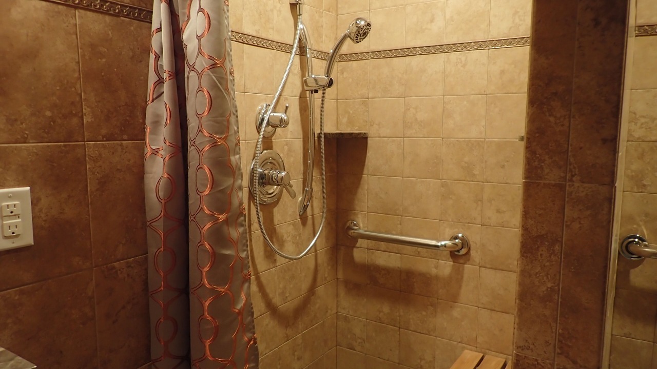 Photo of Bathroom in Princes Lakes