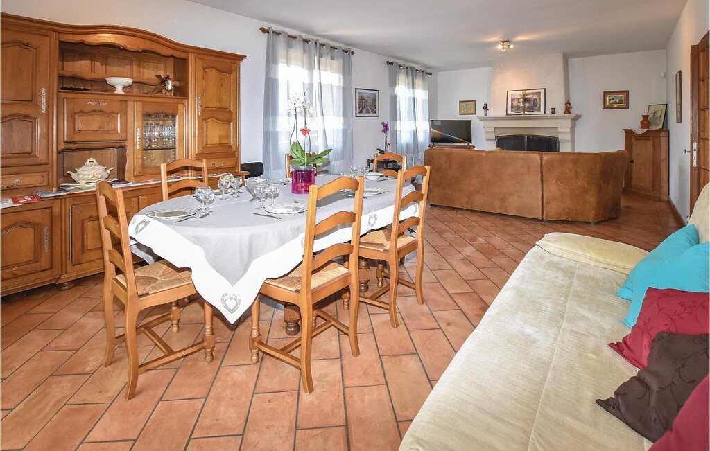 Photo of Livingroom in Caumont-sur-Durance