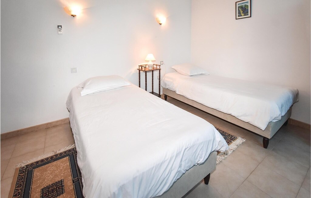 Photo of Bedroom in Caumont-sur-Durance