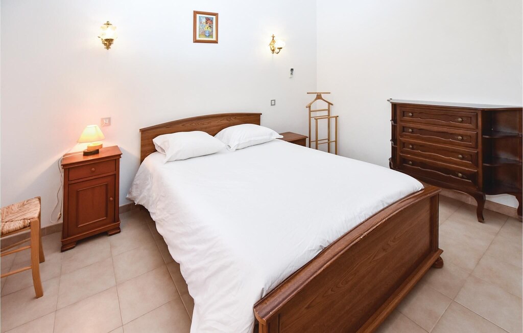 Photo of Bedroom in Caumont-sur-Durance