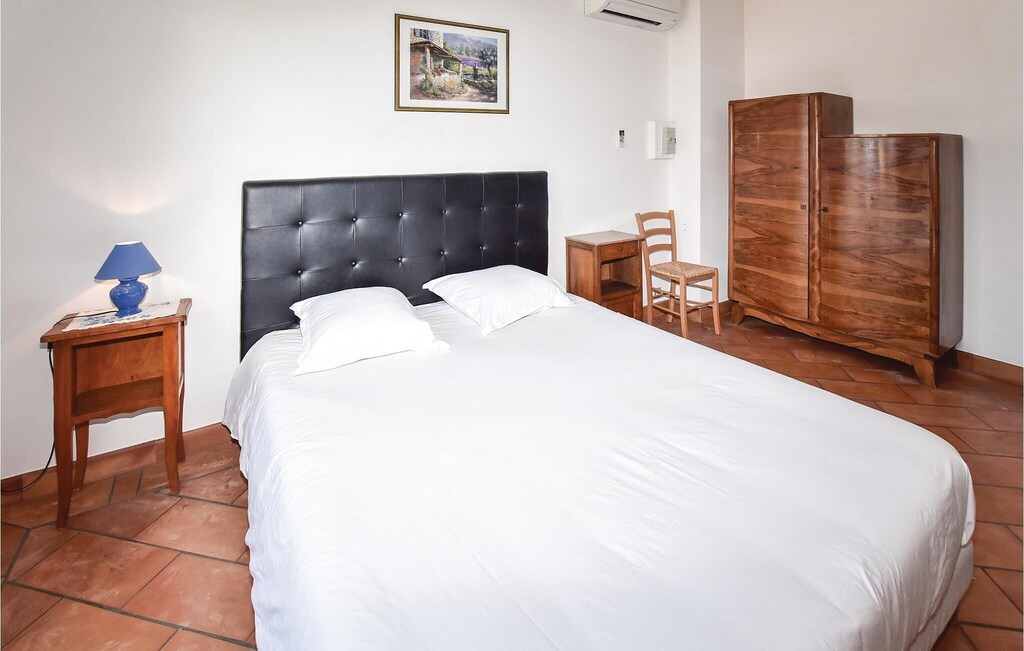 Photo of Bedroom in Caumont-sur-Durance