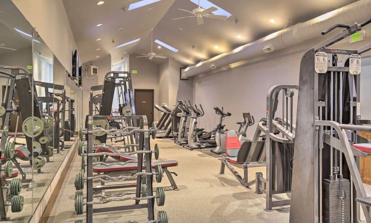 Photo of Others in Victor