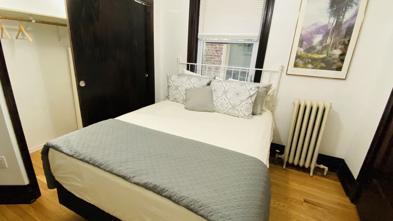 Photo of Bedroom in Wrigleyville