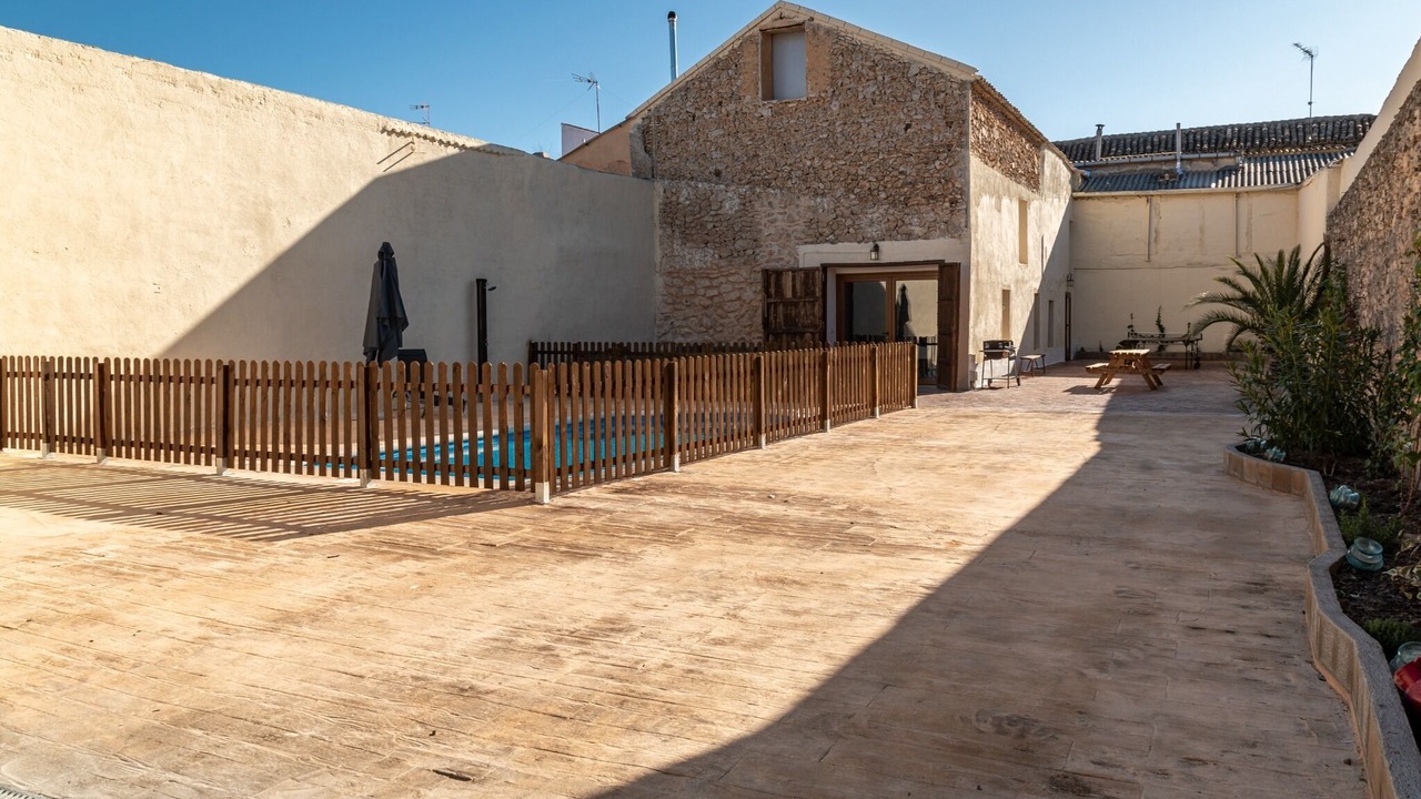 Photo of Outdoor in Dosbarrios