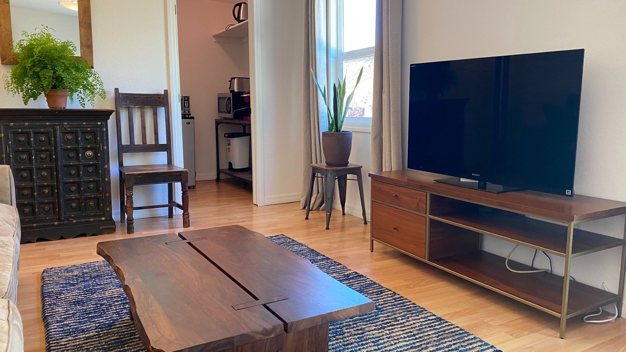 Photo of Livingroom in Mid-Wilshire