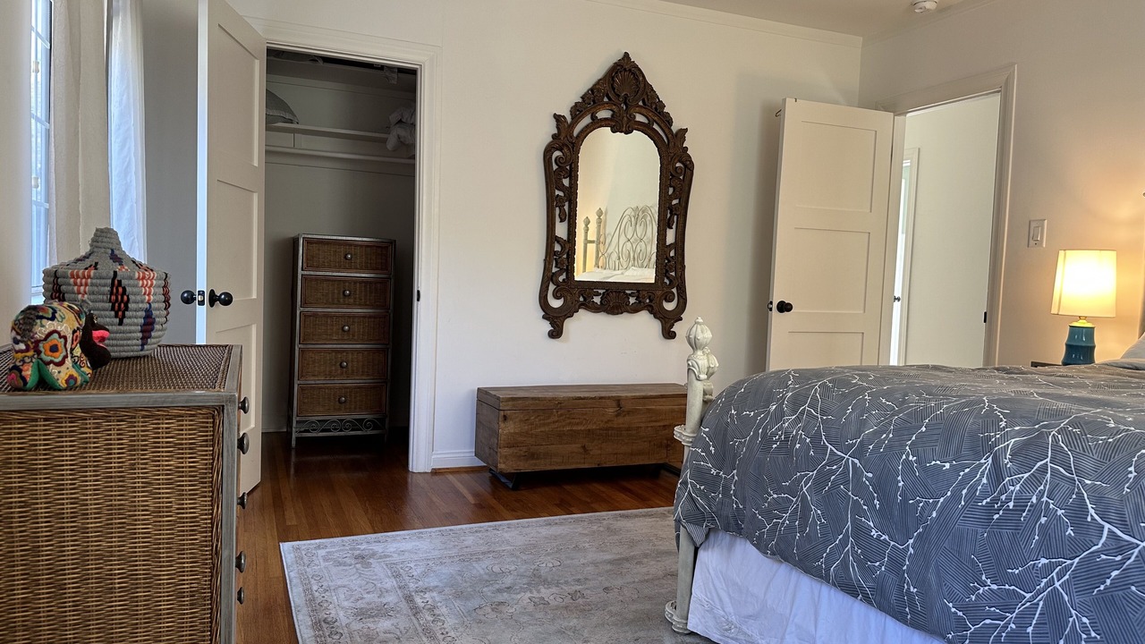 Photo of Bedroom in Mid-Wilshire