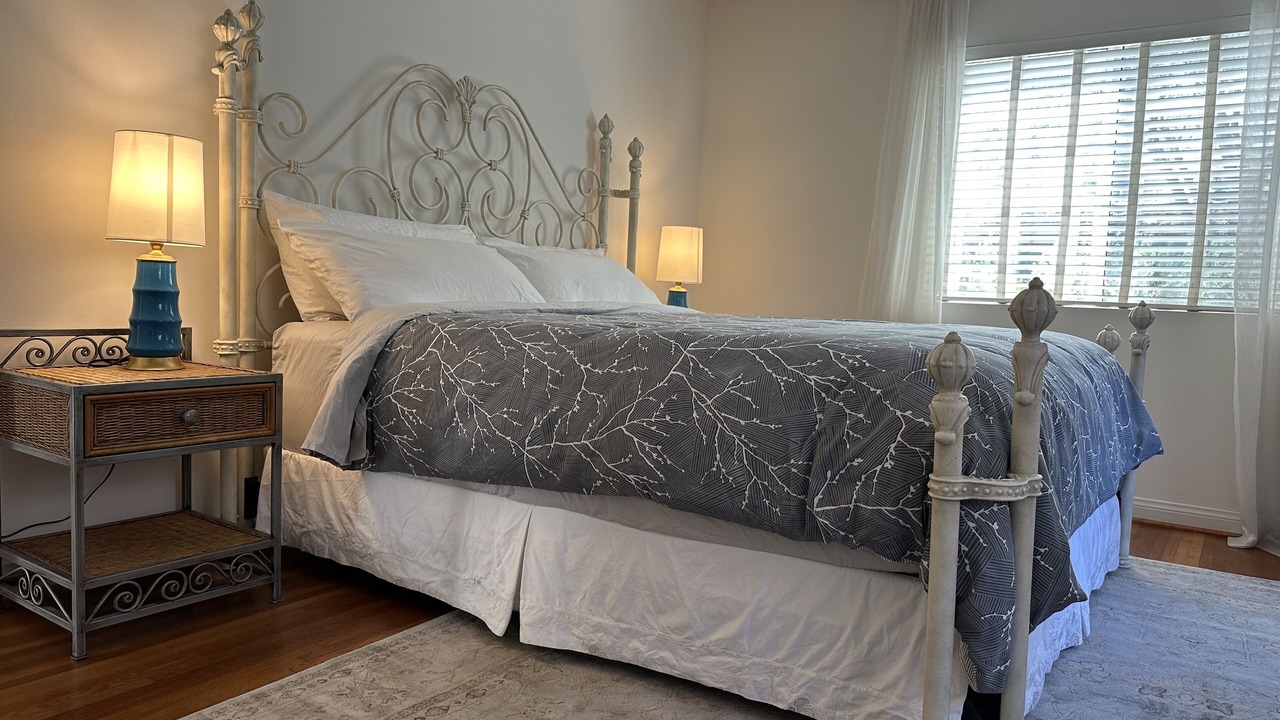 Photo of Bedroom in Mid-Wilshire